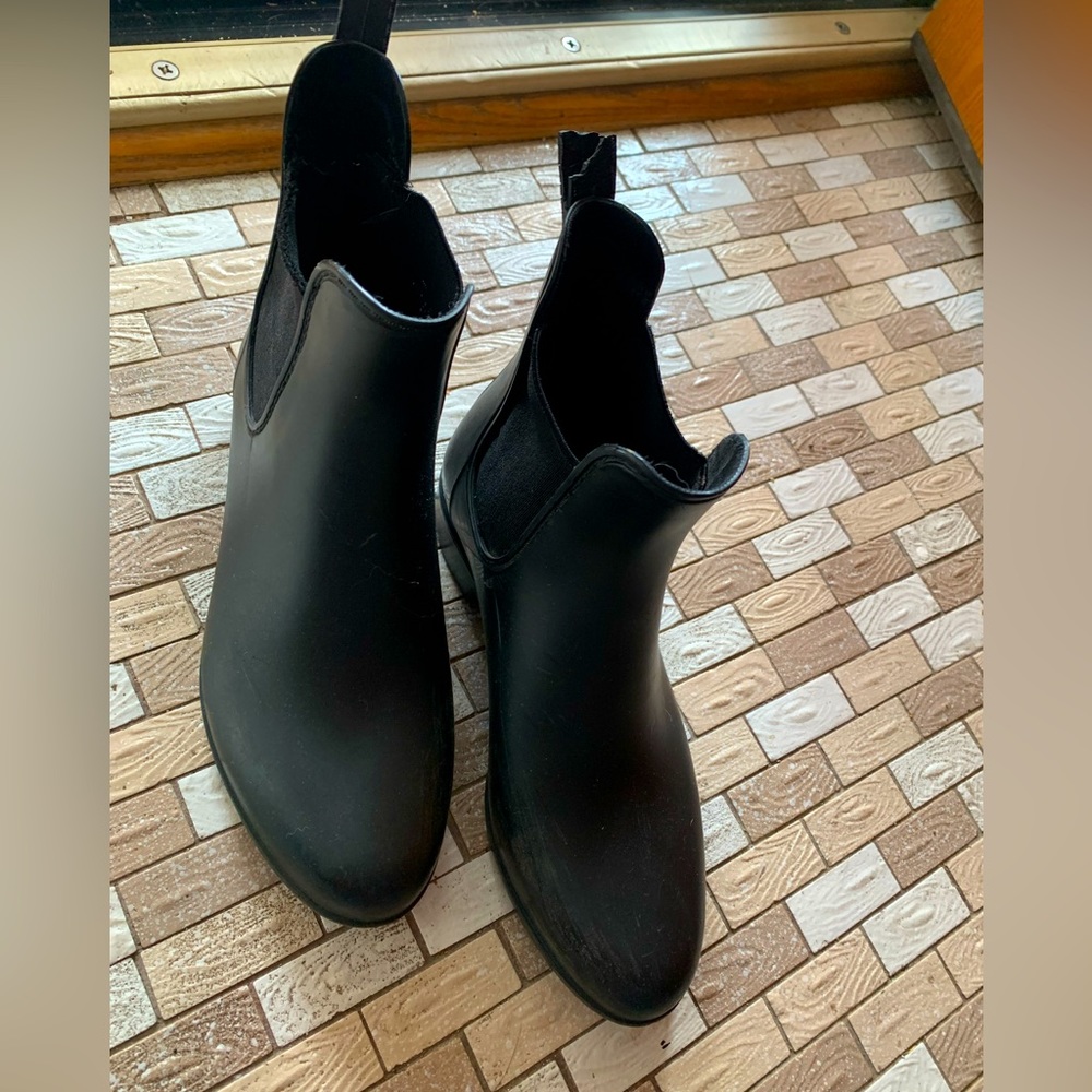 Size 7 Merona, snow, proof, winter boots